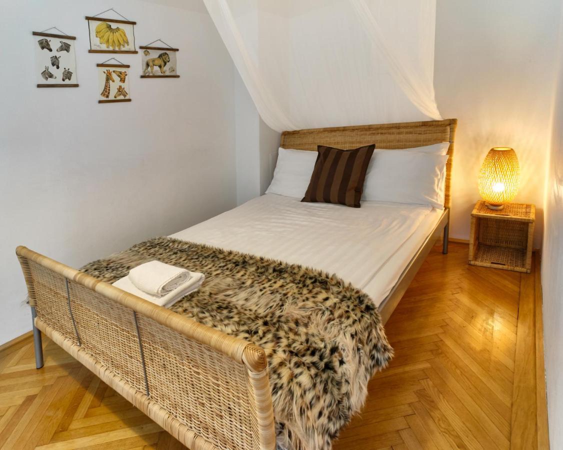 Apartment State Opera Alley Vienna